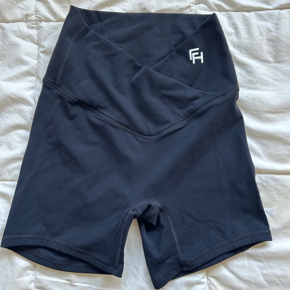 First Health Onyx high rise shorts 5” ||